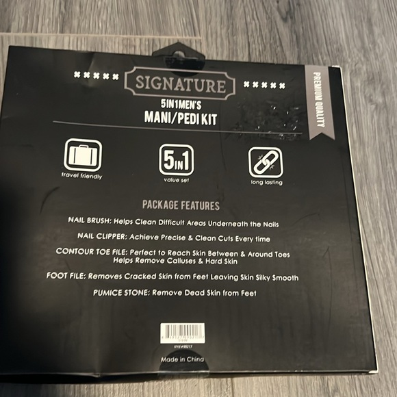 Signature 5pc mani/pedi grooming kit for men. New. - Picture 5 of 8